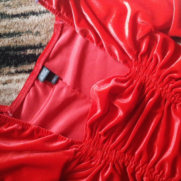 Gorgeous red dress - Picture 5 of 10